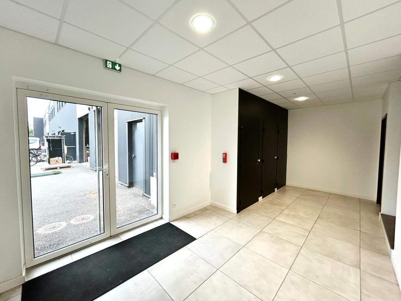 Bureau Noyal-Châtillon-sur-Seiche 153m² Location bureau Noyal-Châtillon-sur-Seiche Ille-et-Vilaine OLBUR2317392 1